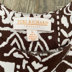Beautiful Hawaiian sleeveless top by Tori Richard